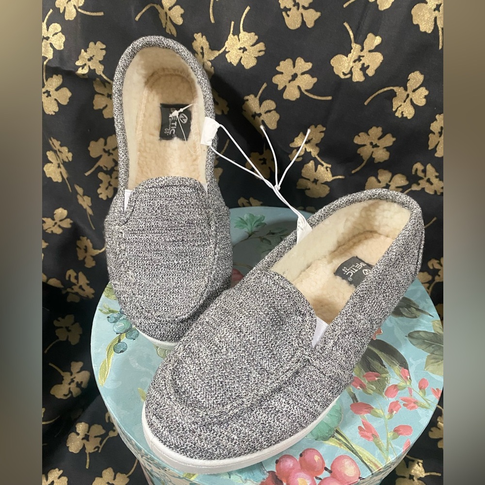 ⭐️NEW Kinetic Energy Womens Loafer Slip on
Shoes Flats Casual Measures Sz 6